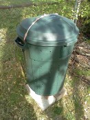 Ta-daa - a trash can composter.